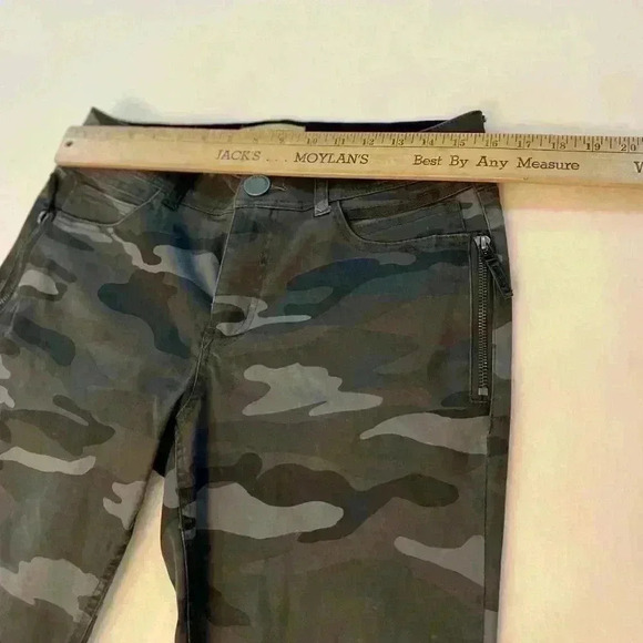 Democracy Abroad solution camo print pants size 8 and good condition army, green - Picture 7 of 8